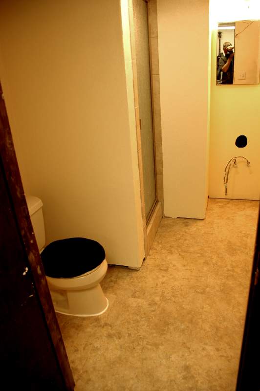 20090211Bathroom9136